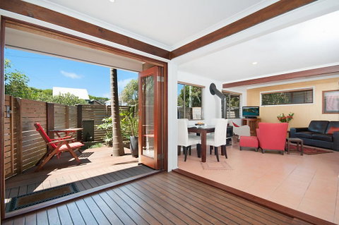 A SWEET ESCAPE - Alkira - Accommodation Main Beach 0