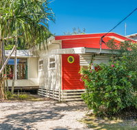 A SWEET ESCAPE - Beachcombers Cottage Beachfront - Accommodation Main Beach