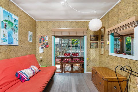 A SWEET ESCAPE - Beachcombers Cottage Beachfront - Accommodation Main Beach 3