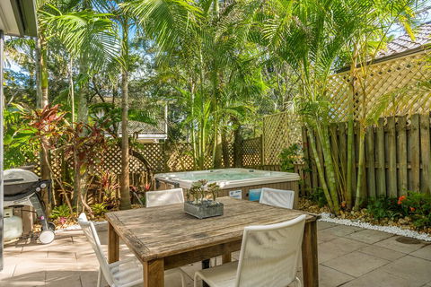 A Top Spot - Accommodation Main Beach 1
