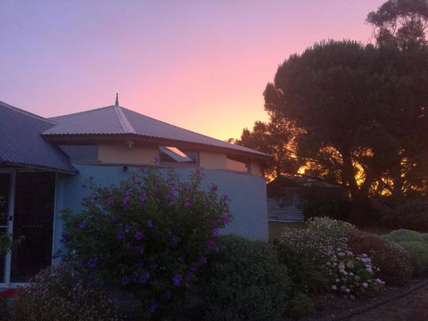 A Victor Harbour Retreat Aldinga-The Round Cottage - Accommodation Main Beach 1