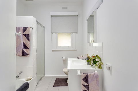 A Wave From It All - Accommodation Main Beach 1