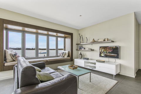 A Window On The Bay - Accommodation Main Beach 3