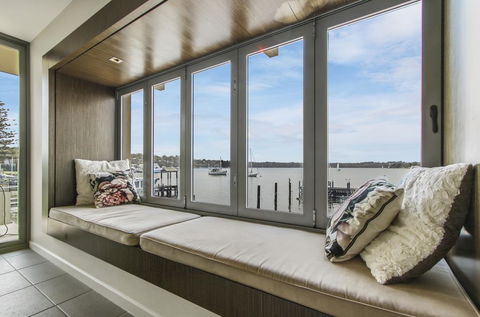 A Window On The Bay - Accommodation Main Beach 2