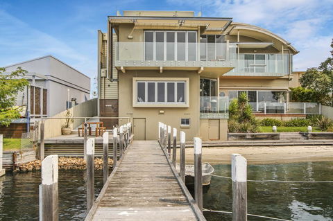 A Window On The Bay - Accommodation Main Beach 0