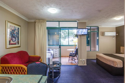 AAA Airport Albion Manor Apartments And Motel - Accommodation Main Beach 3