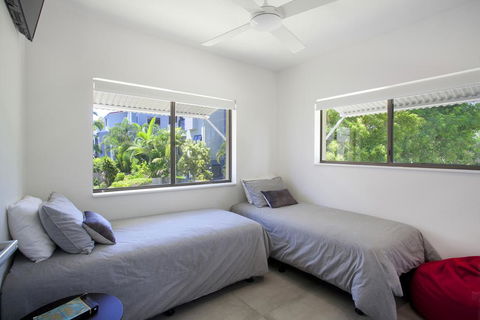 Aarons Luxury Retreat - Accommodation Main Beach 2