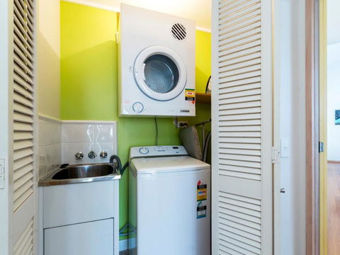 Aaronvale - Accommodation Main Beach 0