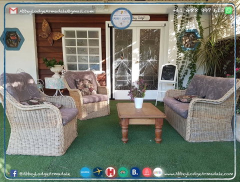 Abbey Lodge - Accommodation Main Beach 3