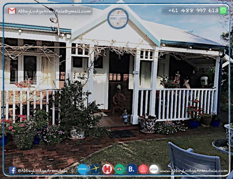 Abbey Lodge - Accommodation Main Beach 0
