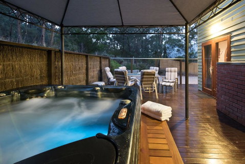 Abbotts Rest - Accommodation Main Beach 1