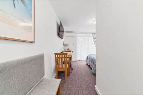 Abby's Poolside Retreat 1 - Accommodation Main Beach 1