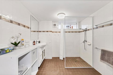 Abby's Poolside Retreat 1 - Accommodation Main Beach 3