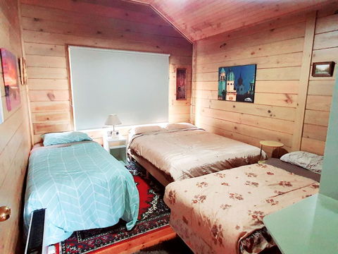 Abelia Cottages SPA LAKESIDE COTTAGE NO 1 - Accommodation Main Beach 1