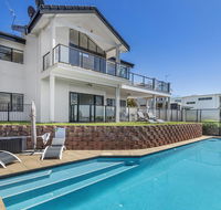Above and Beyond - Beautiful Home with Pool - Accommodation Main Beach
