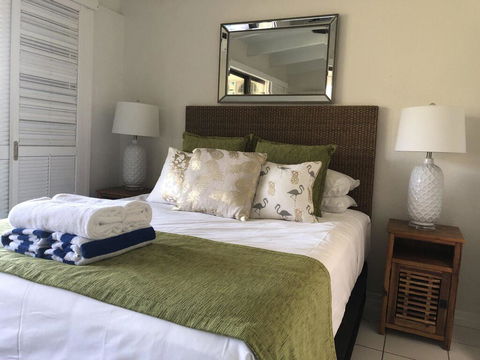 Absolute Beachfront - Accommodation Main Beach 2