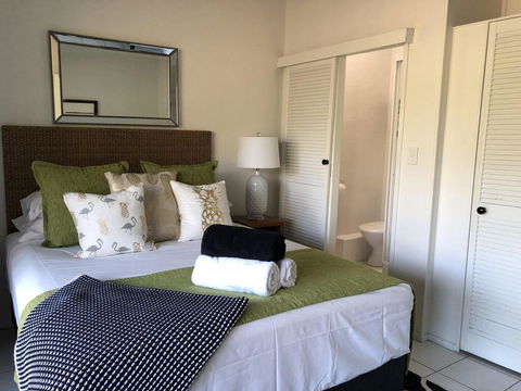 Absolute Beachfront - Accommodation Main Beach 1