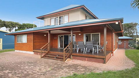 Absolute Beachfront At Hastings - Accommodation Main Beach 2