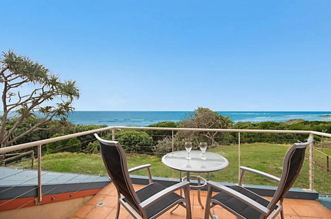 Absolute Beachfront At Hastings - Accommodation Main Beach 0