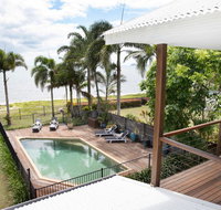 ABSOLUTE BEACHFRONT BLISS  NEWELL BEACH - Accommodation Main Beach