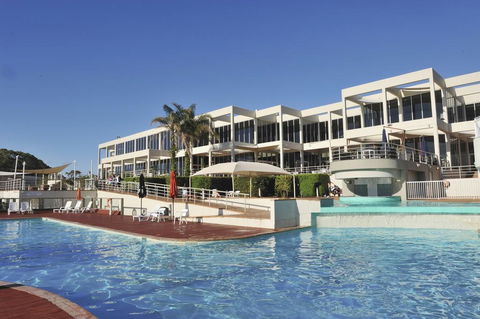 Absolute Beachfront Opal Cove Resort - Accommodation Main Beach 1