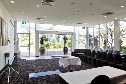 Absolute Beachfront Opal Cove Resort - Accommodation Main Beach 2