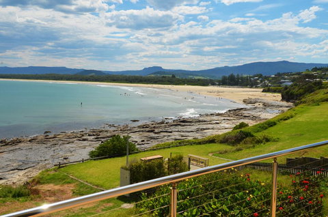 Absolute Waterfront - Accommodation Main Beach 1