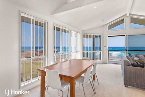 Absolute Waterfront @ Anna Bay - Accommodation Main Beach 3