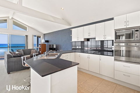 Absolute Waterfront @ Anna Bay - Accommodation Main Beach 1
