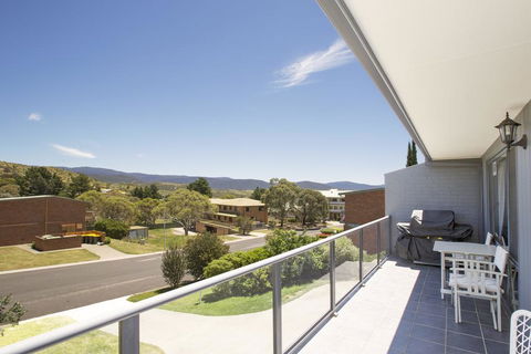 Acacia 2 - Luxurious Holiday Townhouse - Accommodation Main Beach 0