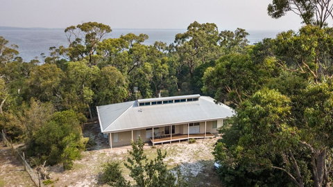 Acacia Lakehouse - The Lake At Your Doorstep - Accommodation Main Beach 0