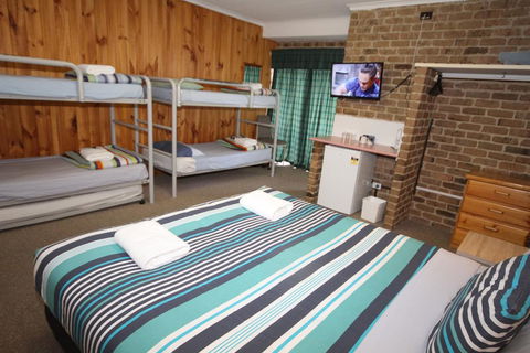 Acacia Snowy Motel - Accommodation Main Beach 3