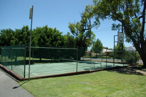 Acclaim Kingsway Tourist Park - Accommodation Main Beach 3