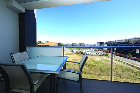 Accommodate Canberra - Aspire - Accommodation Main Beach 1