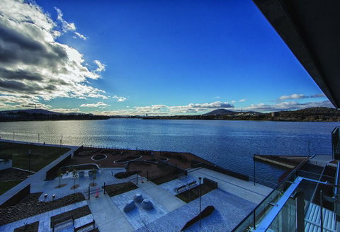 Accommodate Canberra - Aurora - Accommodation Main Beach 1