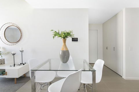 Accommodate Canberra - Azure - Accommodation Main Beach 2