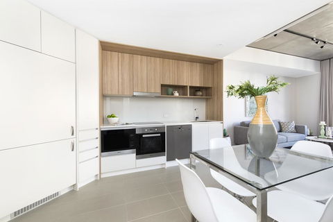 Accommodate Canberra - Azure - Accommodation Main Beach 3