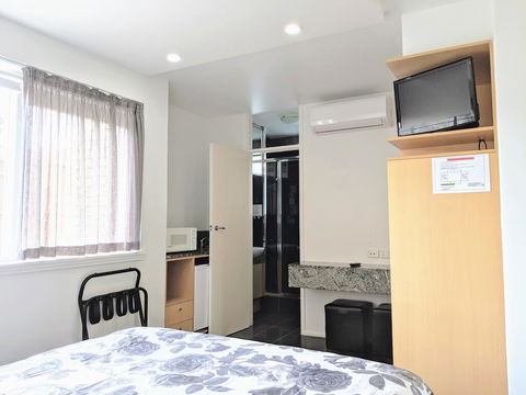 Acland Street Studio Apartment FREE PARKING - Accommodation Main Beach 0