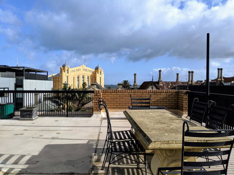 Acland Street Studio Apartment FREE PARKING - Accommodation Main Beach 1