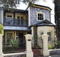 Adelaide Mackinnon - Accommodation Main Beach