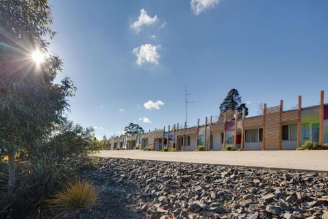 Drouin Motel - Accommodation Main Beach 0