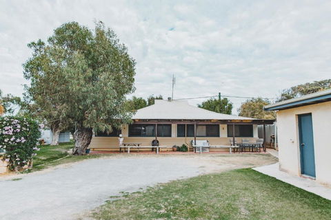 Dongara Hotel Motel - Accommodation Main Beach 1