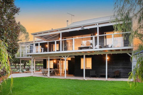 Eagle Bay Summerhaus - Accommodation Main Beach 0