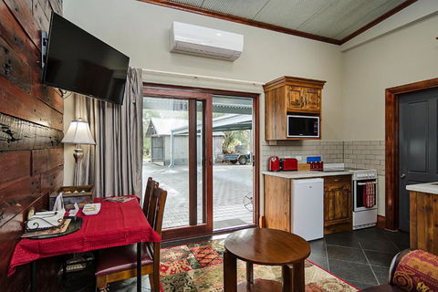 Eagle Foundry Bed & Breakfast - Accommodation Main Beach 3
