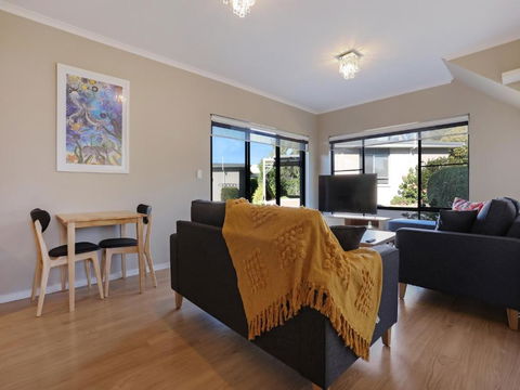 Eagle Heights Holiday Units - Accommodation Main Beach 2