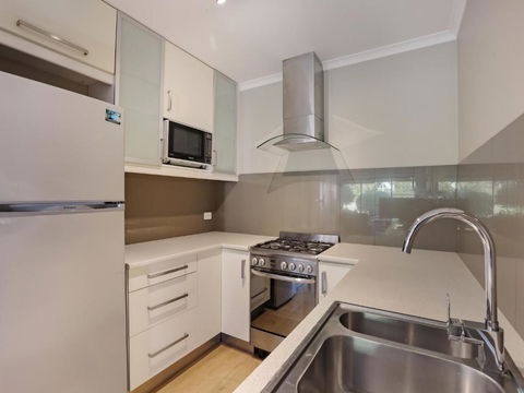 Eagle Heights Holiday Units - Accommodation Main Beach 4