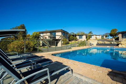 Eagle Heights Holiday Units - Accommodation Main Beach 0