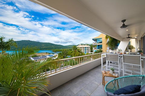 Eagles Nest On Airlie - Accommodation Main Beach 1