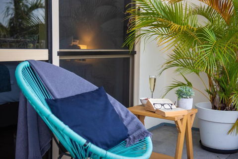 Eagles Nest On Airlie - Accommodation Main Beach 3