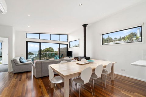 Earth Sea Sky - Accommodation Main Beach 0